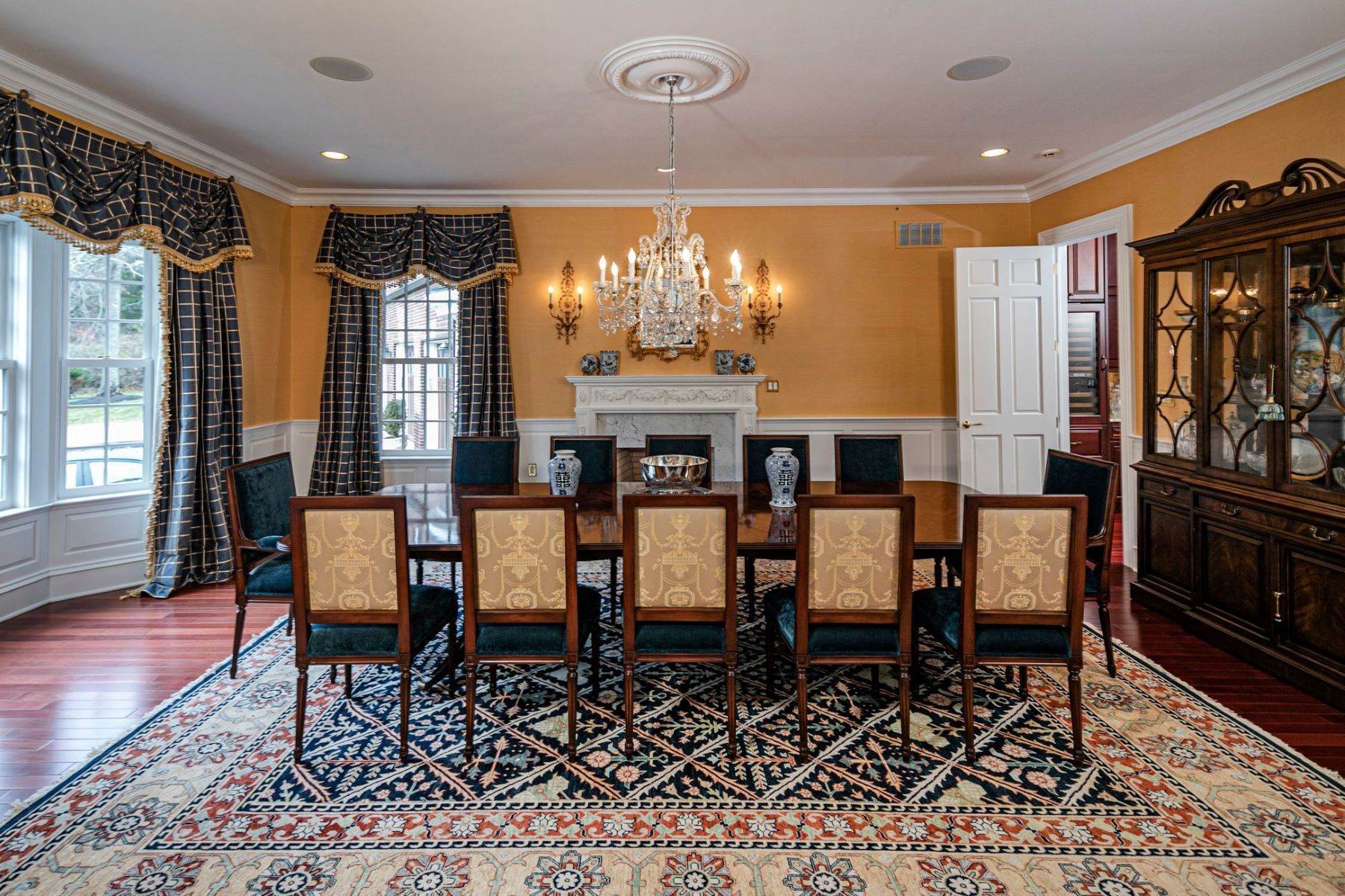 7. Single Family Homes için Satış at Georgian Style Estate Hidden in a Prime Location 274 Carter Road, Princeton, New Jersey 08540 Amerika Birleşik Devletleri
