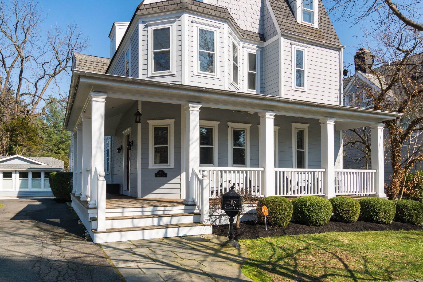 48. Single Family Homes for Sale at Perfectly Polished, Mere Steps from Nassau Street 20 Murray Place, Princeton, New Jersey 08540 United States