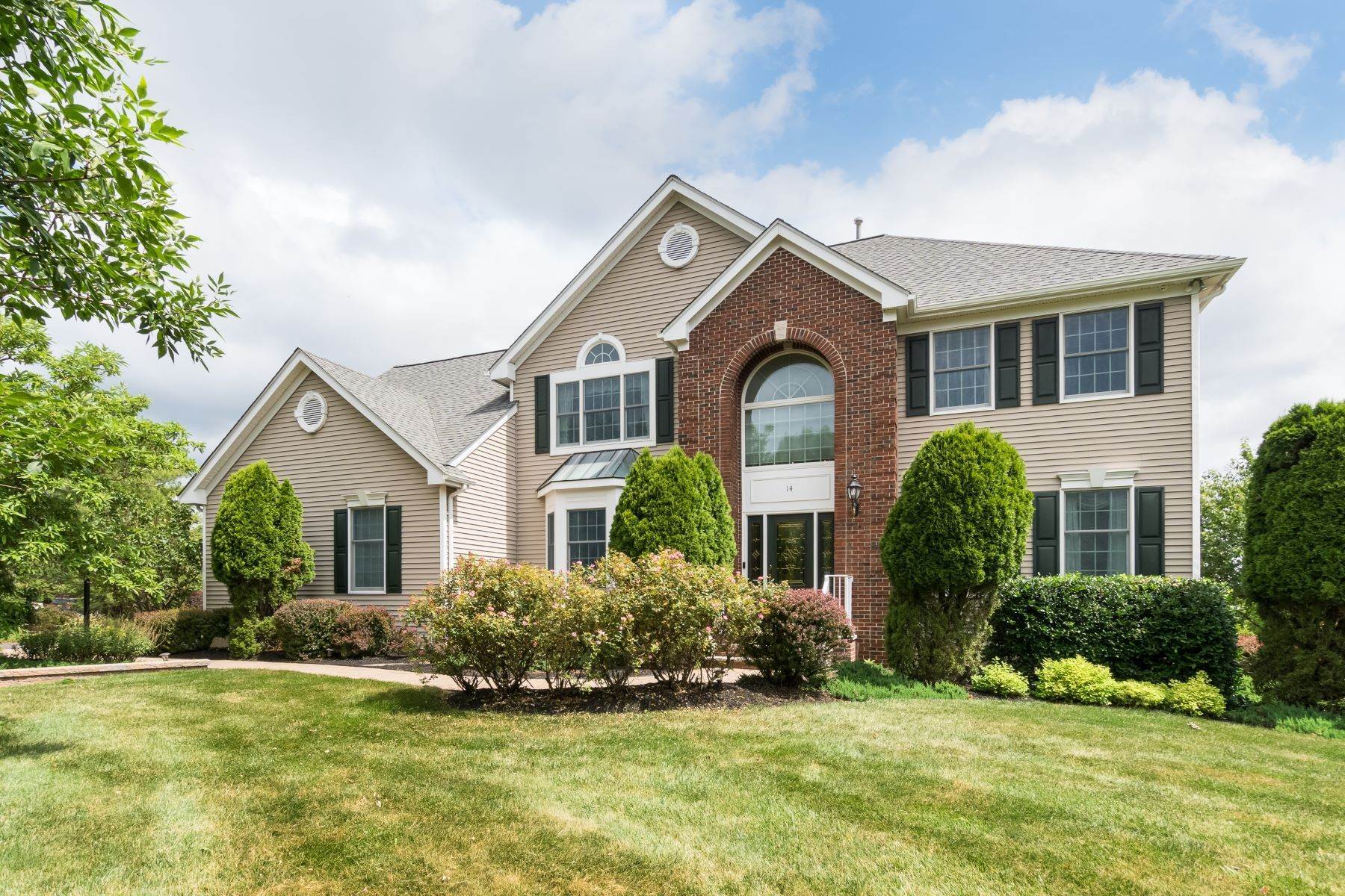 Single Family Homes for Sale at Gorgeous Views on a Kings Crossing Cul de Sac 14 Breckenridge Court, Belle Mead, New Jersey 08502 United States