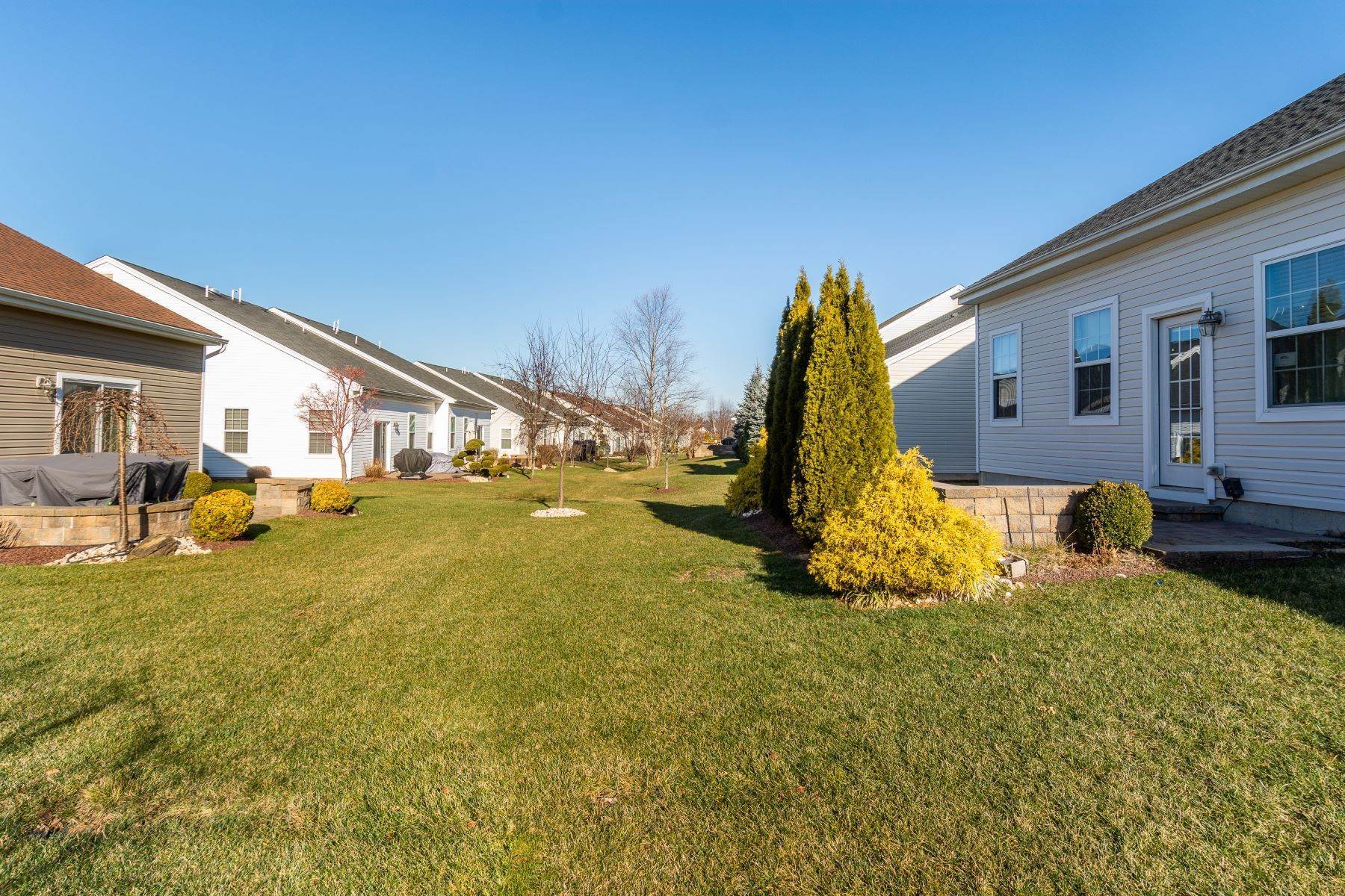 42. Single Family Homes for Sale at Tons of Amenities, Plenty of Personal Space 34 Constitution Drive, Monroe Township, New Jersey 08831 United States