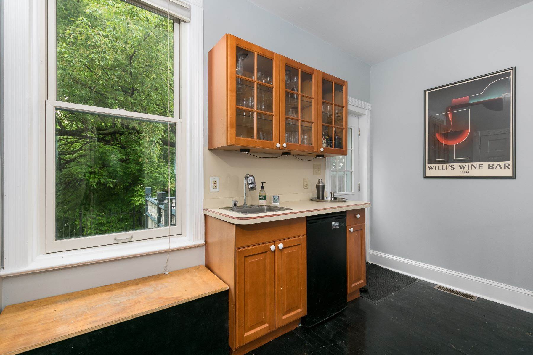 14. Single Family Homes for Sale at Special Mill Hill Home on a Cobblestone Square 119 South Montgomery Street, Trenton, New Jersey 08611 United States