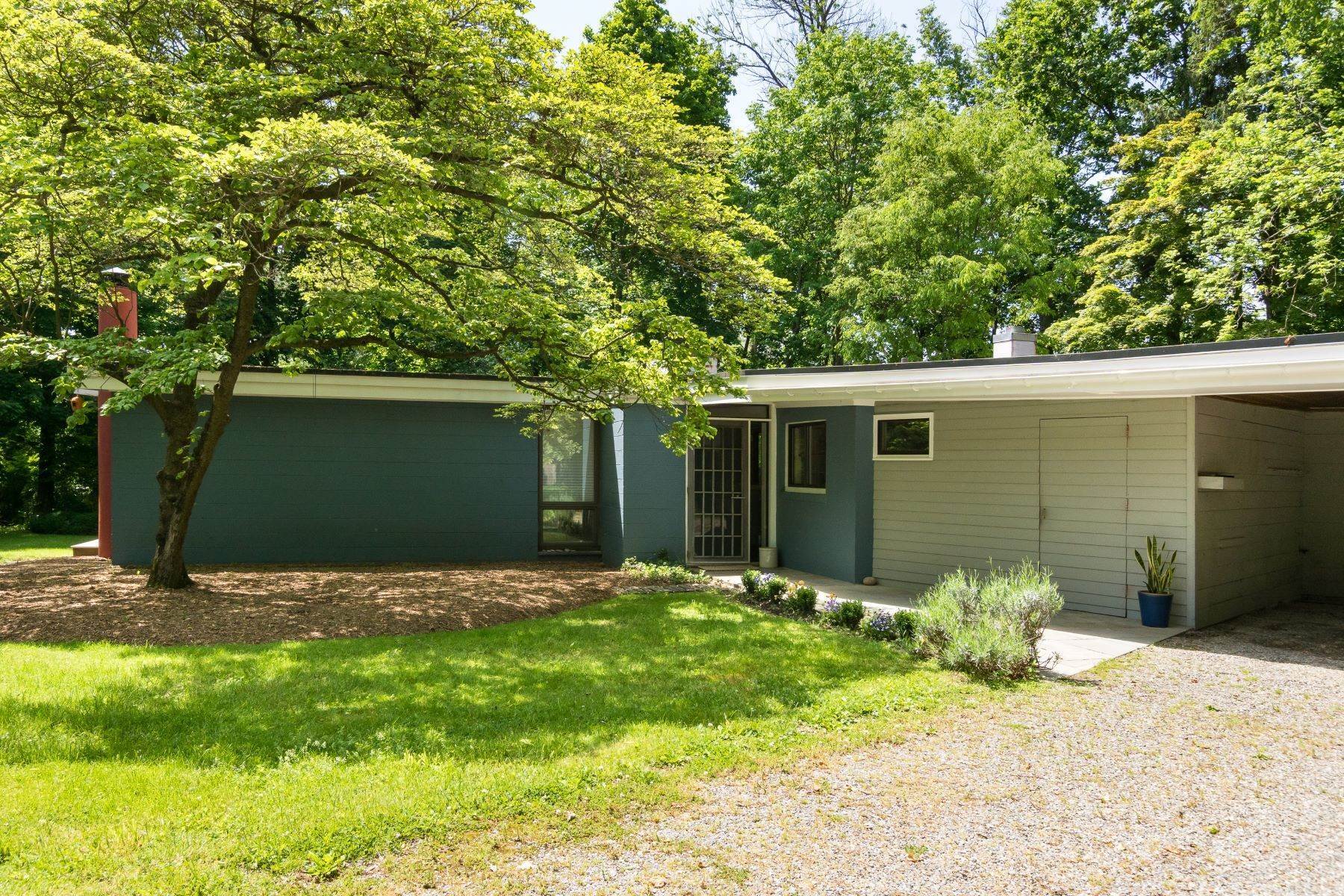 17. Single Family Homes for Sale at Light and Space, A Mid-Century Modern Marvel 3472 Lawrenceville Road, Princeton, New Jersey 08540 United States