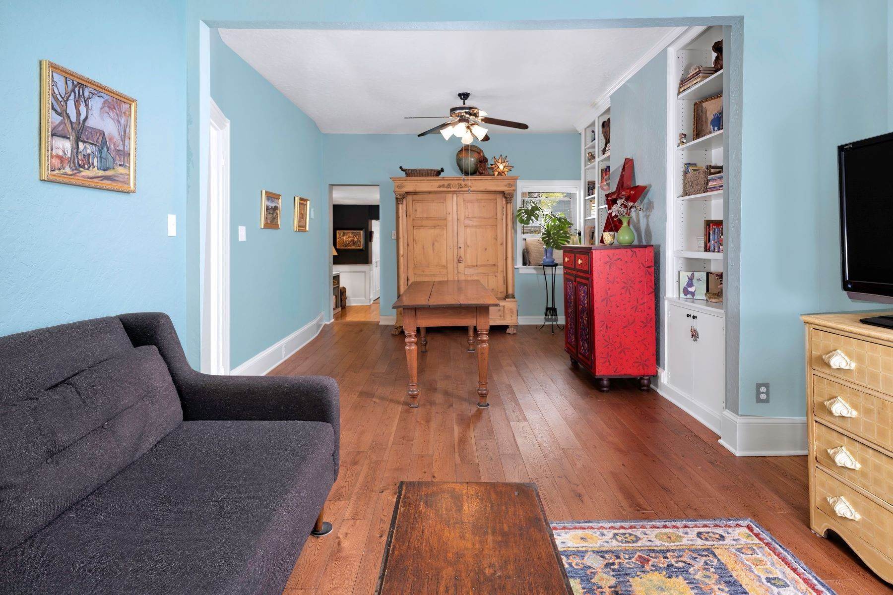 6. Single Family Homes for Sale at Vintage Federal Townhome Full of Surprises 24 South Main Street, Lambertville, New Jersey 08530 United States