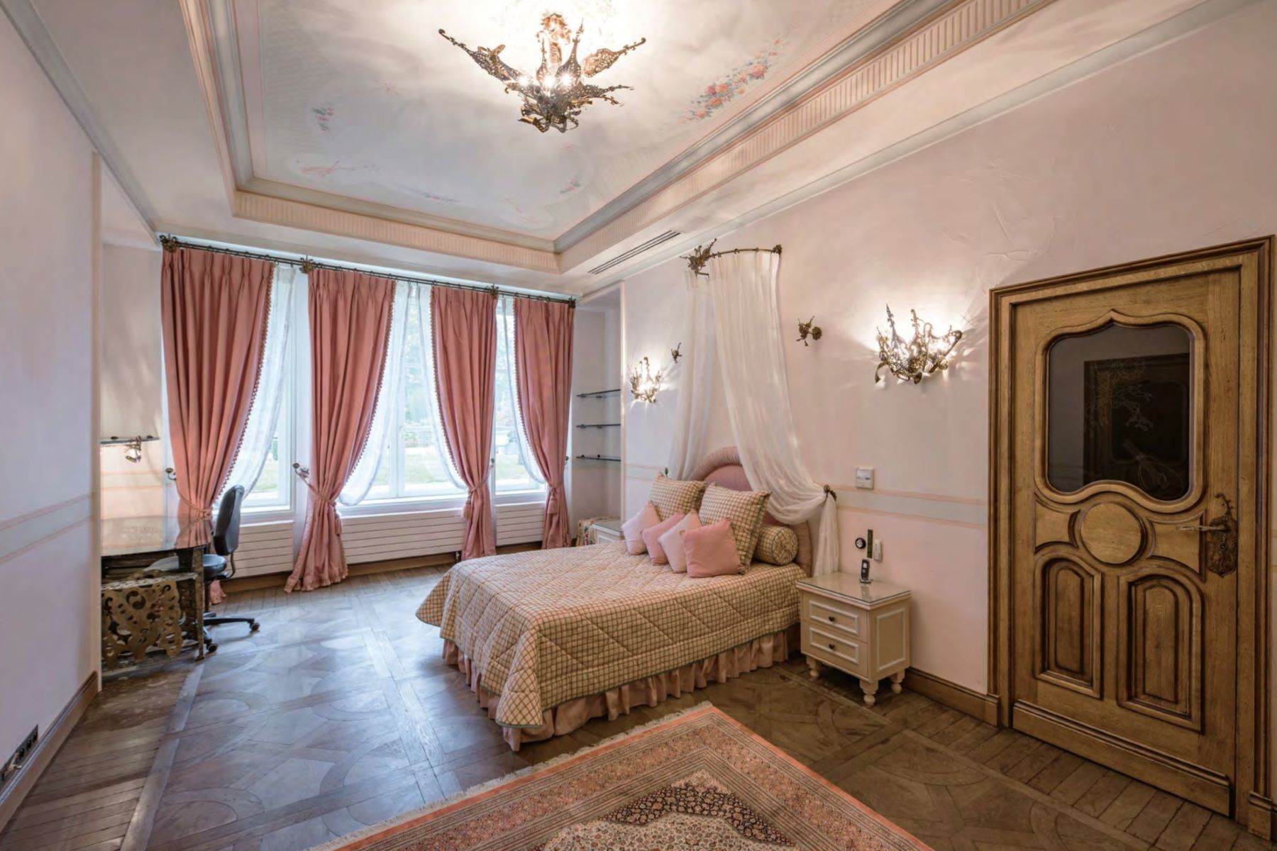 10. Single Family Homes for Sale at Magnificent Palais in 'Le Vésinet' Le Vesinet, Ile-De-France 78110 France